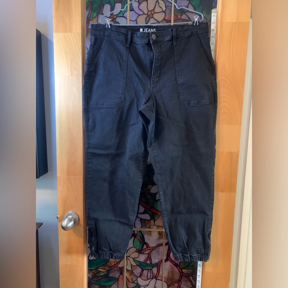 Worn once women’s size 34 black relaxed jeans.